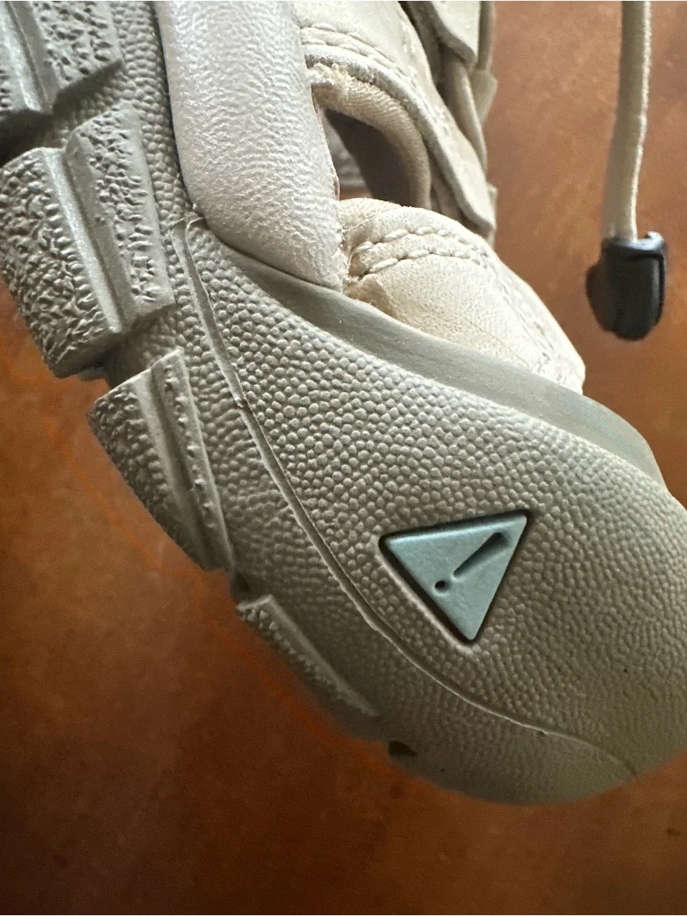 KEEN Newport HR Sandals Beige Women’s Size 6 Excellent condition